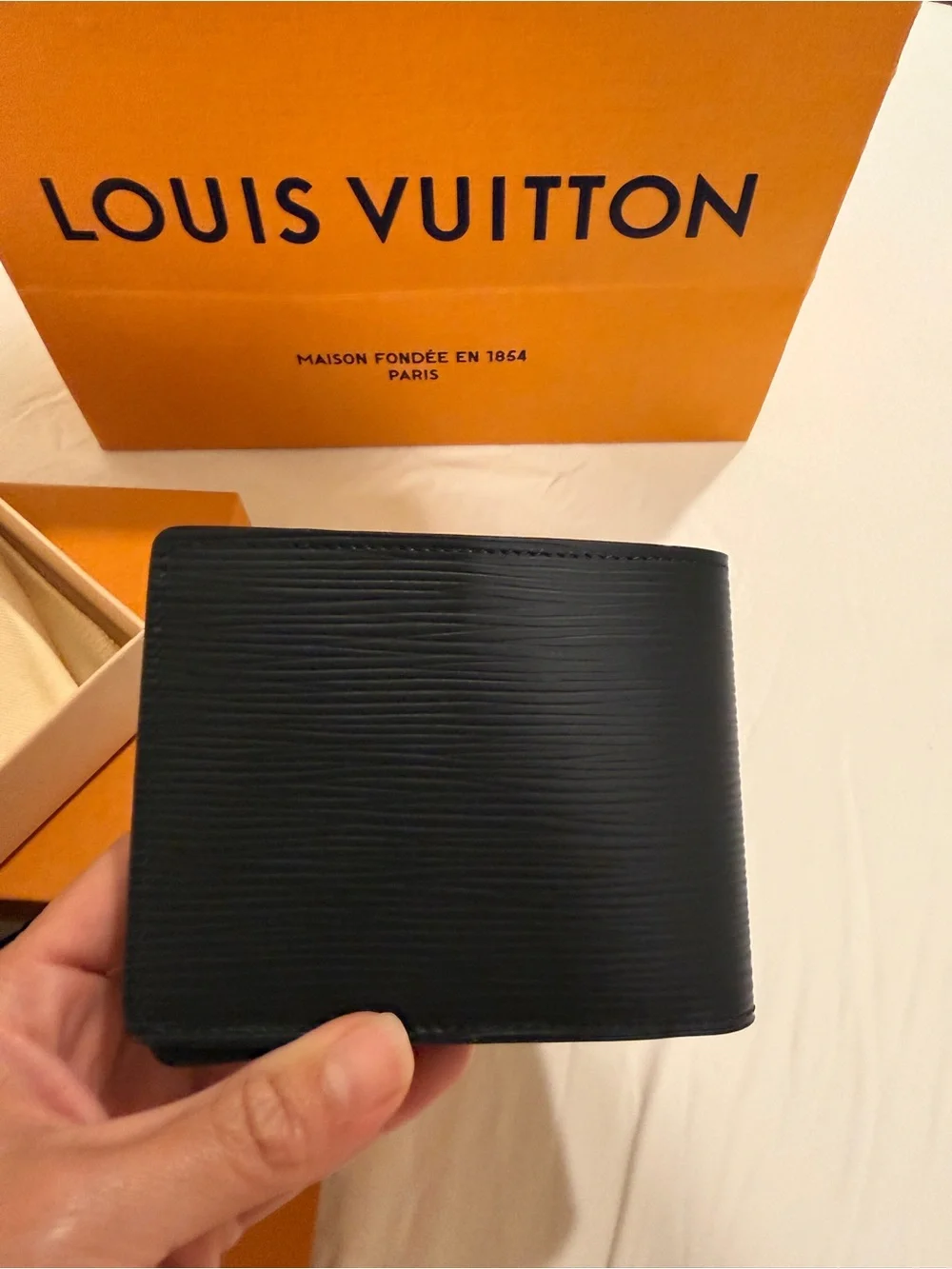 Louis Vuitton compact bi